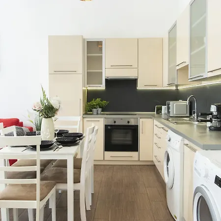 Real Revay * Budapeste